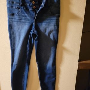 No boundaries skinny capris